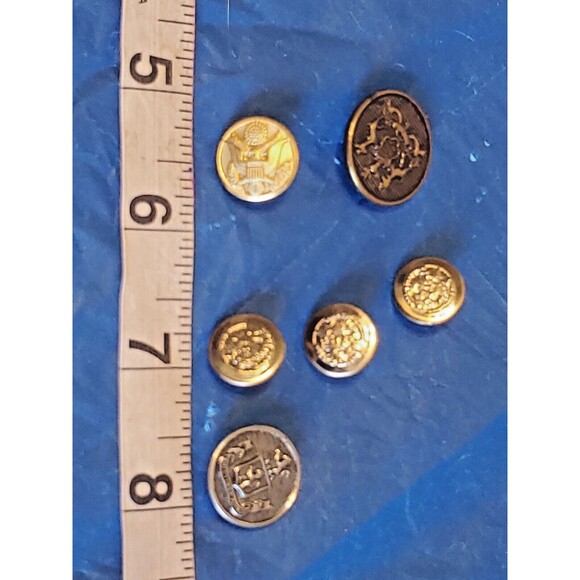 Gold Tone Vintage Crest Buttons Round Craft Waterbury - Picture 1 of 15